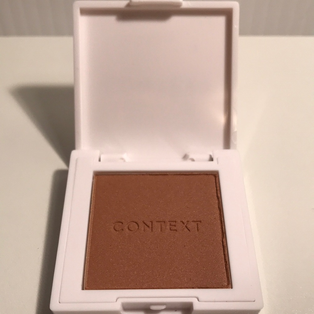 Context Matte Bronzer in Undisputed  0.10 oz NEW mini size